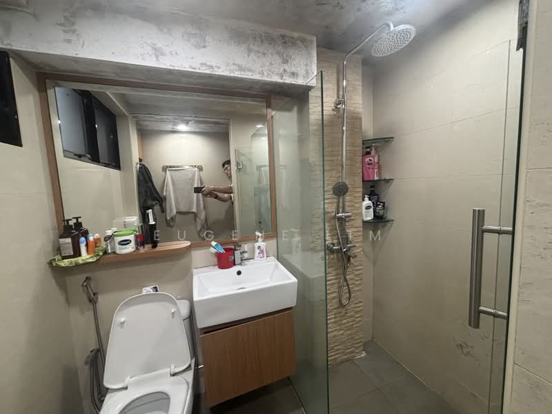 641 Hougang Avenue 8, 641 Hougang Avenue 8, 3 Bedrooms, 1,291 sqft, HDB Flat For Sale, by Eugene Lim, 500214143 - Bathroom - PropertyGuru.com.sg