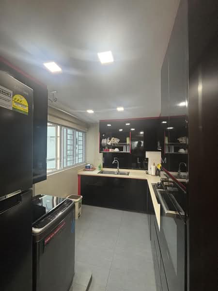 641 Hougang Avenue 8, 641 Hougang Avenue 8, 3 Bedrooms, 1,291 sqft, HDB Flat For Sale, by Eugene Lim, 500214143 - Kitchen - PropertyGuru.com.sg