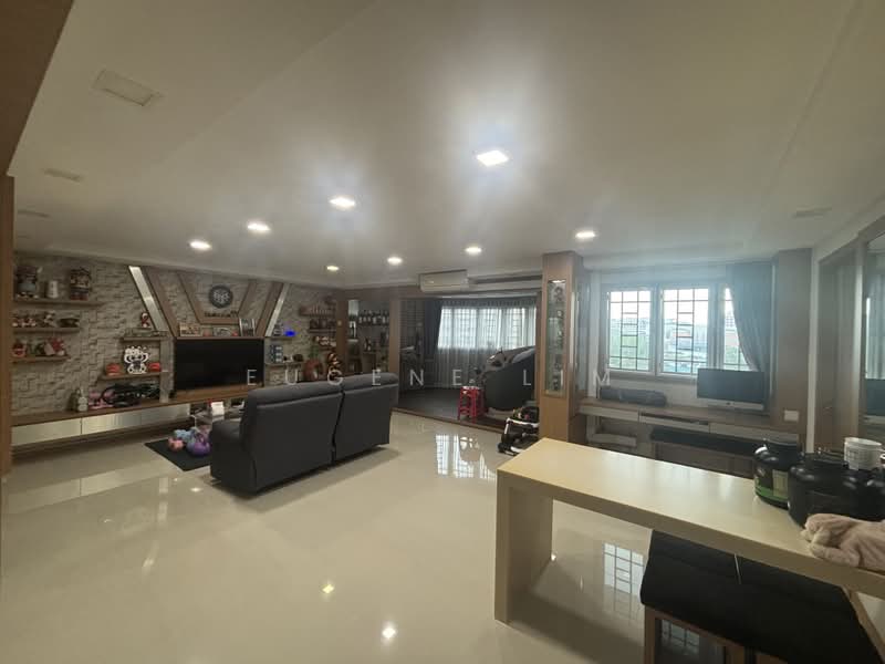 641 Hougang Avenue 8, 641 Hougang Avenue 8, 3 Bedrooms, 1,291 sqft, HDB Flat For Sale, by Eugene Lim, 500214143 - Living Room - PropertyGuru.com.sg
