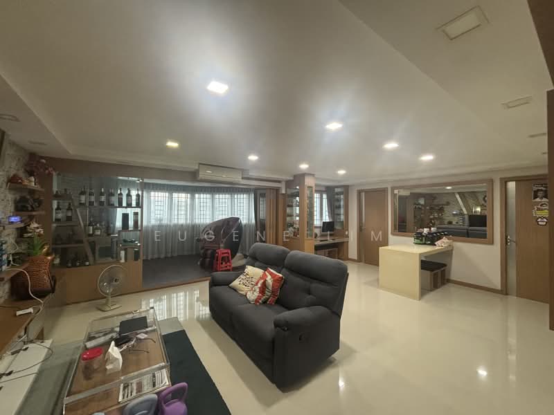 641 Hougang Avenue 8, 641 Hougang Avenue 8, 3 Bedrooms, 1,291 sqft, HDB Flat For Sale, by Eugene Lim, 500214143 - Living Room - PropertyGuru.com.sg