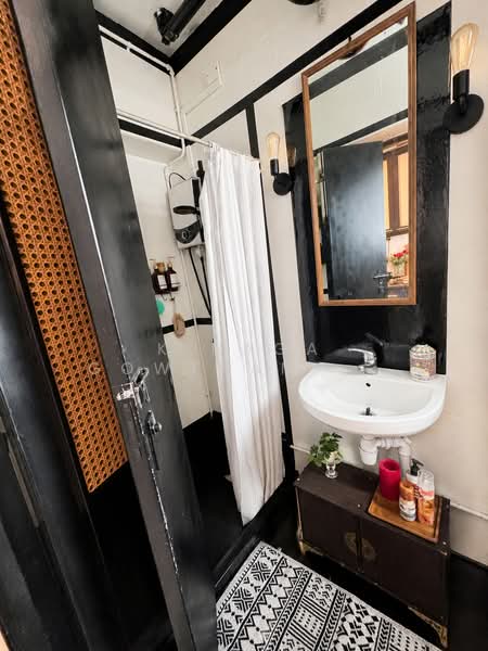 118A Jalan Membina, 118A Jalan Membina, 3 Bedrooms, 968 sqft, HDB Flat For Sale, by K Naga Gowthami(Naga), 500214144 - Bathroom - PropertyGuru.com.sg