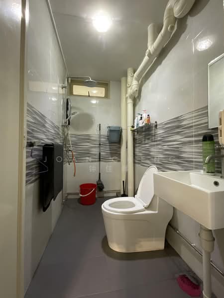 755 Woodlands Avenue 4, 755 Woodlands Avenue 4, 4 Bedrooms, 1,313 sqft, HDB Flat For Sale, by Joan Cheng 钟佳晖, 500214151 - Bathroom - PropertyGuru.com.sg