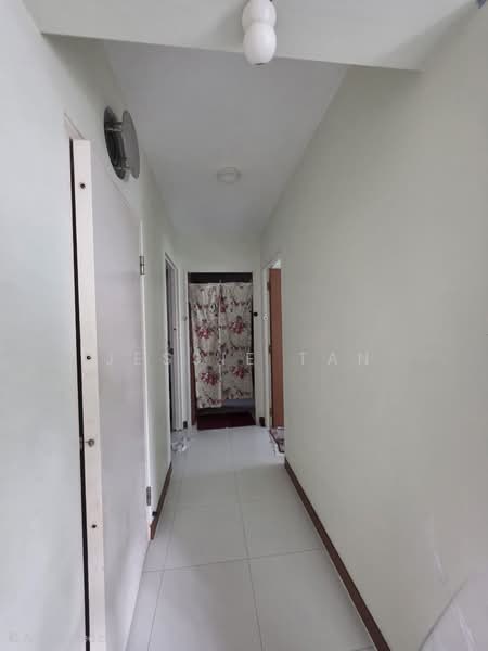 780F Woodlands Crescent, 780F Woodlands Crescent, 2 Bedrooms, 721 sqft, HDB Flat For Sale, by Jessie Tan, 500214155 - Corridor - PropertyGuru.com.sg