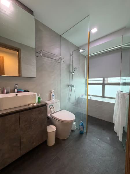 Trevista, 21 Lorong 3 Toa Payoh, 2 Bedrooms, 926 sqft, Condominium For Rent, by Glenn Tan, 500214182 - Bathroom - PropertyGuru.com.sg
