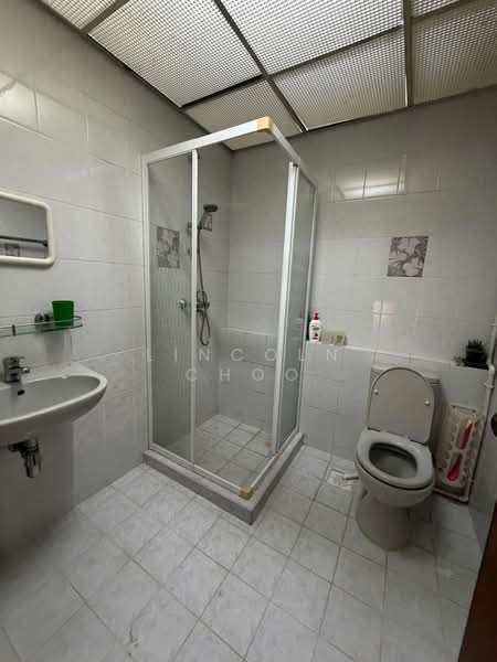 Avila Terrace, Mariam Way, 5 Bedrooms, 3,500 sqft, Terraced House For Sale, by Lincoln Choo, 500214185 - Bathroom - PropertyGuru.com.sg