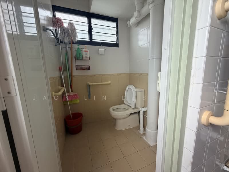 544 Ang Mo Kio Avenue 10, 544 Ang Mo Kio Avenue 10, Room Rental, 135 sqft, HDB Flat For Rent, by Jack Lin Desheng, 500214186 - Bathroom - PropertyGuru.com.sg
