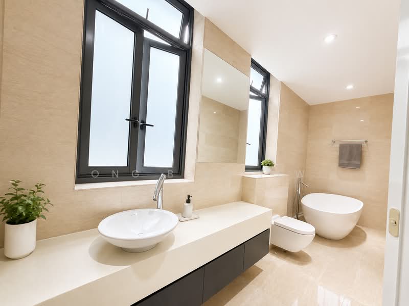 ⭐⭐⭐ Impressive Landed Residence Near Chomp Chomp & myVillage!⭐⭐⭐, Serangoon Garden / Farleigh Ave / Tavistock Ave / Portchester Ave, 5 Bedrooms, 6,000 sqft, Detached House For Sale, by Ong Beng Yew, 500214193 - Bathroom - PropertyGuru.com.sg