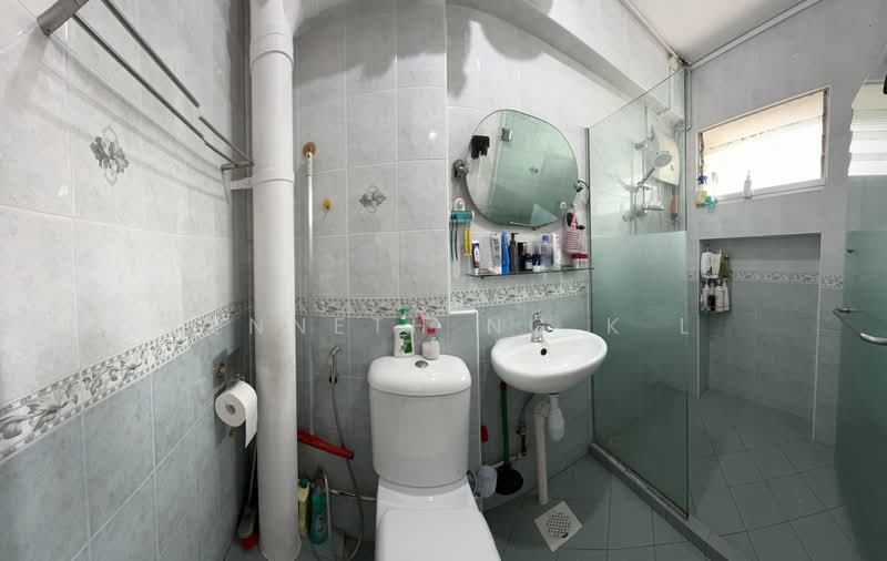 827 Jurong West Street 81, 827 Jurong West Street 81, 4 Bedrooms, 1,572 sqft, HDB Flat For Sale, by Kenneth Ng K L, 500214216 - Bathroom - PropertyGuru.com.sg