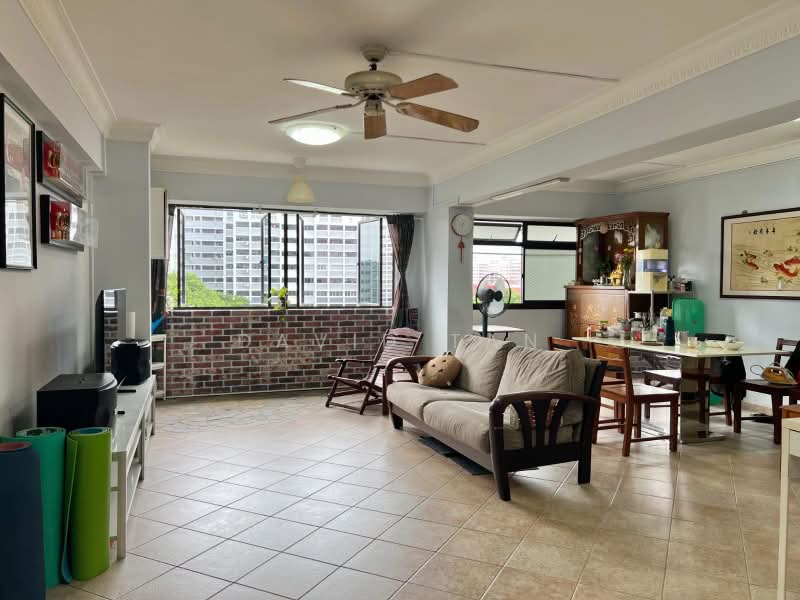 472 Choa Chu Kang Avenue 3, 472 Choa Chu Kang Avenue 3, 3 Bedrooms, 1,300 sqft, HDB Flat For Sale, by David Tan, 500214222 - Living Room - PropertyGuru.com.sg
