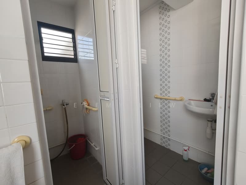 302 Serangoon Avenue 2, 302 Serangoon Avenue 2, Studio, 250 sqft, HDB Flat For Rent, by Jeremy Liew, 500214224 - Bathroom - PropertyGuru.com.sg
