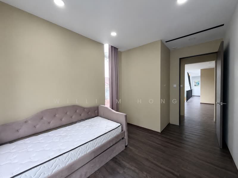 3.5 Storey Modern Beach Facing Detached with Lift. Cheap bungalow under 4million, Pasir Ris Lane / Pasir Ris Way / Pasir Ris Ave / Pasir Ris Road, 7 Bedrooms, 8,000 sqft, Detached House For Sale, by William Hong, 500214227 - Corridor - PropertyGuru.com.sg