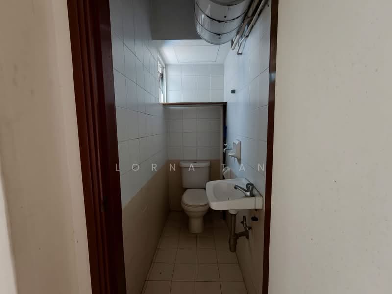 Evergreen Park, 31 Hougang Avenue 7, 3 Bedrooms, 1,173 sqft, Condominium For Sale, by Lorna Tan, 500214236 - Bathroom - PropertyGuru.com.sg