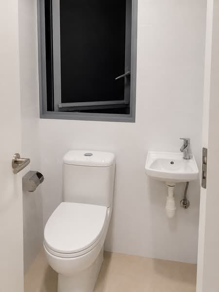 RiverTrees Residences, 21 Fernvale Close, Room Rental, 57 sqft, Condominium For Rent, by Amanda Sim, 500214237 - Bathroom - PropertyGuru.com.sg