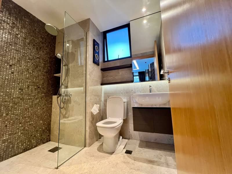 La Fiesta, 58 Sengkang Square, 2 Bedrooms, 840 sqft, Condominium For Rent, by Daryl Giam, 500214239 - Bathroom - PropertyGuru.com.sg