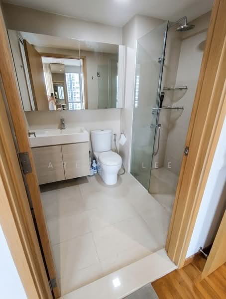 The Tampines Trilliant, 29 Tampines Central 7, 2 Bedrooms, 872 sqft, Executive Condominium For Rent, by Aretha Lee, 500214240 - Bathroom - PropertyGuru.com.sg