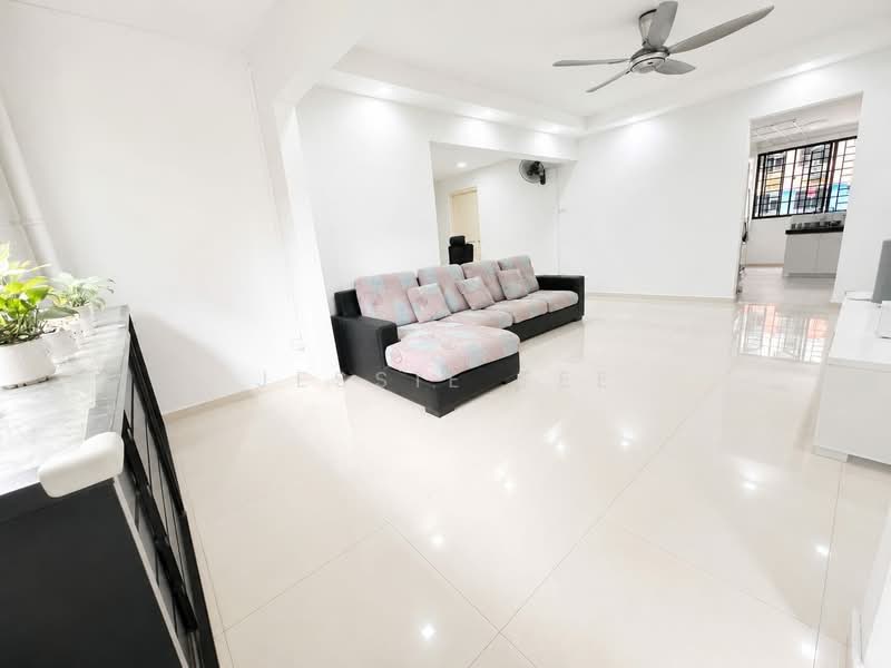 721 Jurong West Avenue 5, 721 Jurong West Avenue 5, 4 Bedrooms, 1,302 sqft, HDB Flat For Sale, by Jessie Tee, 500214258 - Living Room - PropertyGuru.com.sg