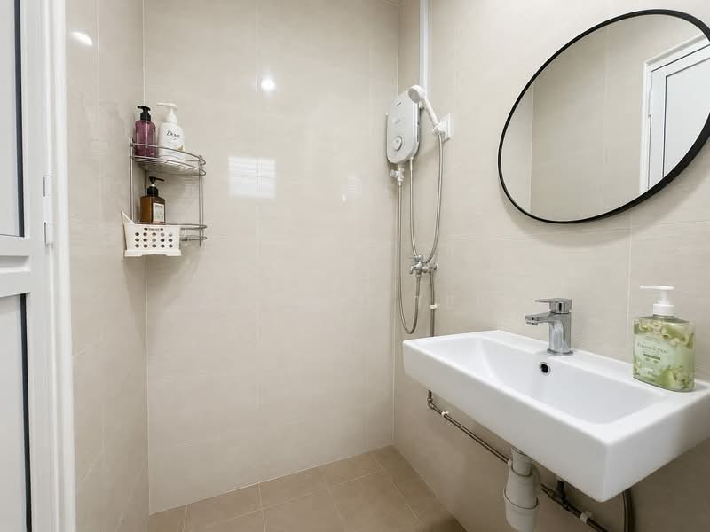 721 Jurong West Avenue 5, 721 Jurong West Avenue 5, 4 Bedrooms, 1,302 sqft, HDB Flat For Sale, by Jessie Tee, 500214258 - Bathroom - PropertyGuru.com.sg