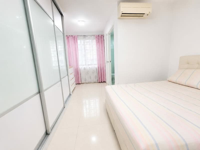 721 Jurong West Avenue 5, 721 Jurong West Avenue 5, 4 Bedrooms, 1,302 sqft, HDB Flat For Sale, by Jessie Tee, 500214258 - Bedroom - PropertyGuru.com.sg