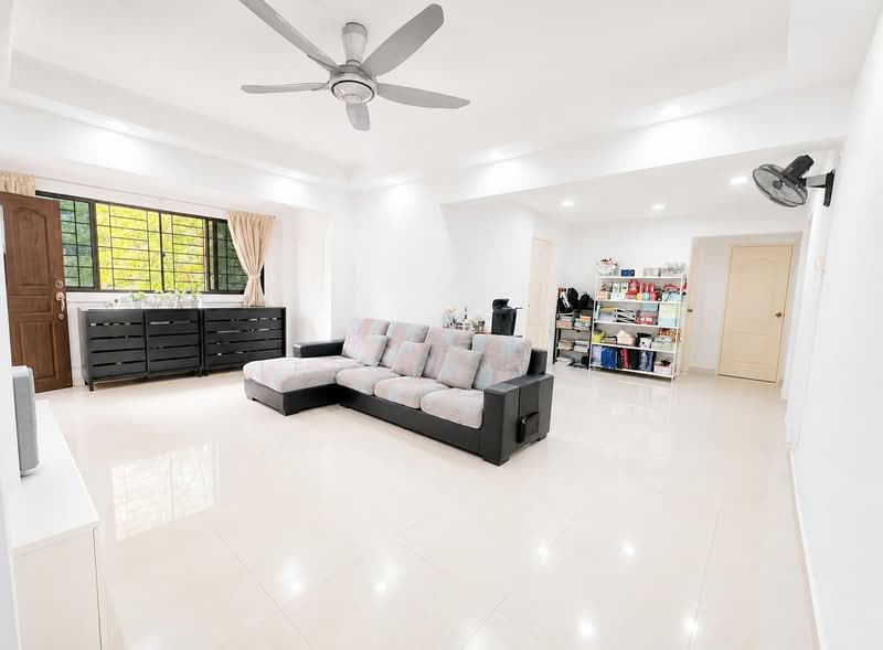 721 Jurong West Avenue 5, 721 Jurong West Avenue 5, 4 Bedrooms, 1,302 sqft, HDB Flat For Sale, by Jessie Tee, 500214258 - Living Room - PropertyGuru.com.sg