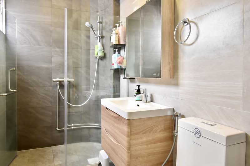 138 Lorong Ah Soo, 138 Lorong Ah Soo, 4 Bedrooms, 1,421 sqft, HDB Flat For Sale, by Jasmine Tan, 500214266 - Bathroom - PropertyGuru.com.sg