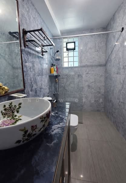 Renovated 2.5 Storey Terraced House For Sale In Upper Changi, Simei road, upper changi road east, meragi park, jalan pergam, jalan tiga ratus, 7 Bedrooms, 3,752 sqft, Terraced House For Sale, by Andrew Chua, 500214270 - Bathroom - PropertyGuru.com.sg