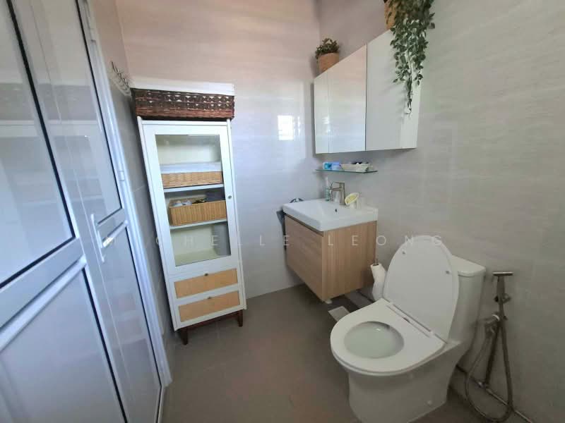 255 Serangoon Central Drive, 255 Serangoon Central Drive, 3 Bedrooms, 1,237 sqft, HDB Flat For Sale, by Michelle Leong, 500214277 - Bathroom - PropertyGuru.com.sg