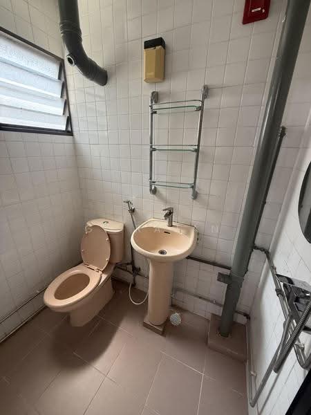 123 Hougang ave 1, Hougang / Punggol / Sengkang, 1,765 sqft, Shop / Shophouse For Rent, by G. Rajan, 500214278 - Bathroom - CommercialGuru.com.sg