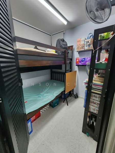 4 Bedok South Avenue 1, 4 Bedok South Avenue 1, 2 Bedrooms, 700 sqft, HDB Flat For Sale, by Binson Chow, 500214284 - Bedroom - PropertyGuru.com.sg