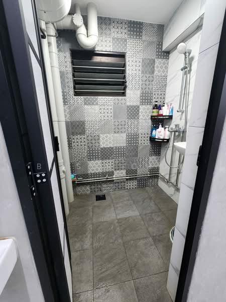 4 Bedok South Avenue 1, 4 Bedok South Avenue 1, 2 Bedrooms, 700 sqft, HDB Flat For Sale, by Binson Chow, 500214284 - Bathroom - PropertyGuru.com.sg