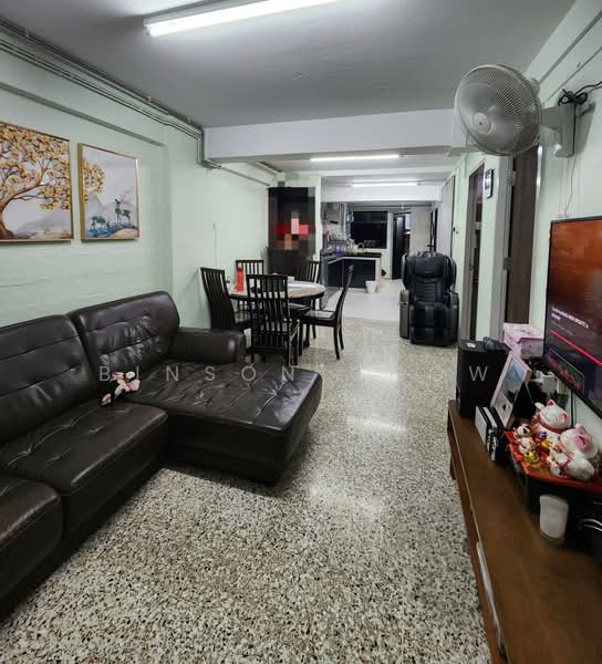 4 Bedok South Avenue 1, 4 Bedok South Avenue 1, 2 Bedrooms, 700 sqft, HDB Flat For Sale, by Binson Chow, 500214284 - Living Room - PropertyGuru.com.sg