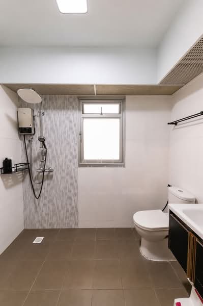 140A Corporation Drive, 140A Corporation Drive, 3 Bedrooms, 1,001 sqft, HDB Flat For Sale, by Zahir Shah, 500214289 - Bathroom - PropertyGuru.com.sg