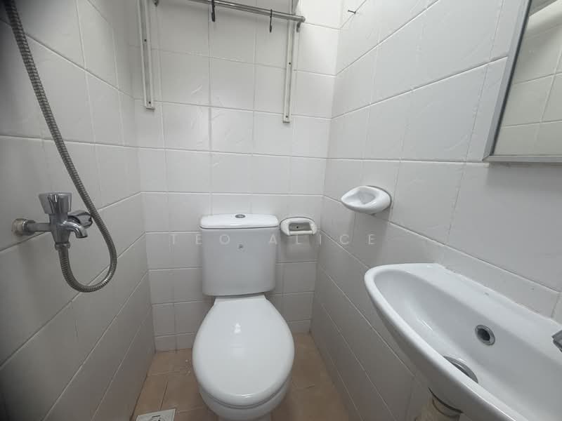 Le Crescendo, 233 Paya Lebar Road, 4 Bedrooms, 1,453 sqft, Condominium For Rent, by Teo Alice, 500214291 - Bathroom - PropertyGuru.com.sg