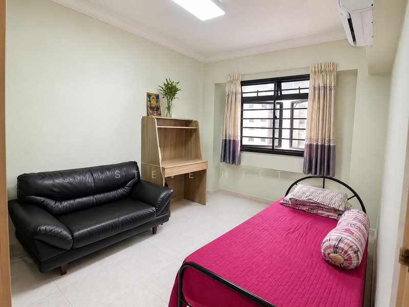 648A Jurong West Street 61, 648A Jurong West Street 61, 3 Bedrooms, 980 sqft, HDB Flat For Sale, by Steve Htet, 500214302 - Common Bedroom A - PropertyGuru.com.sg