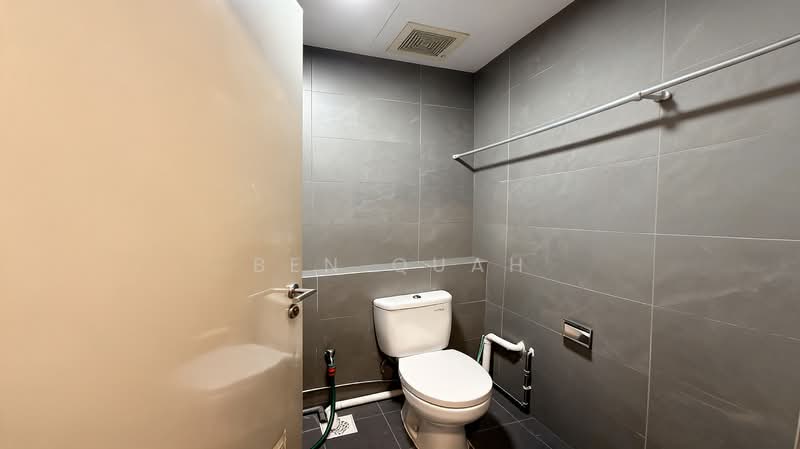 CT Hub 2, 114 Lavender Street, 1,066 sqft, Light Industrial (B1) For Sale, by Ben Quah, 500214314 - Bathroom - CommercialGuru.com.sg