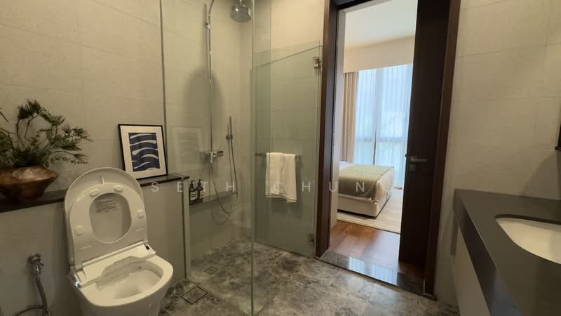 Parksuites, 18 Holland Grove Road, 2 Bedrooms, 786 sqft, Condominium For Sale, by Seth Chung, 500214318 - Bathroom - PropertyGuru.com.sg