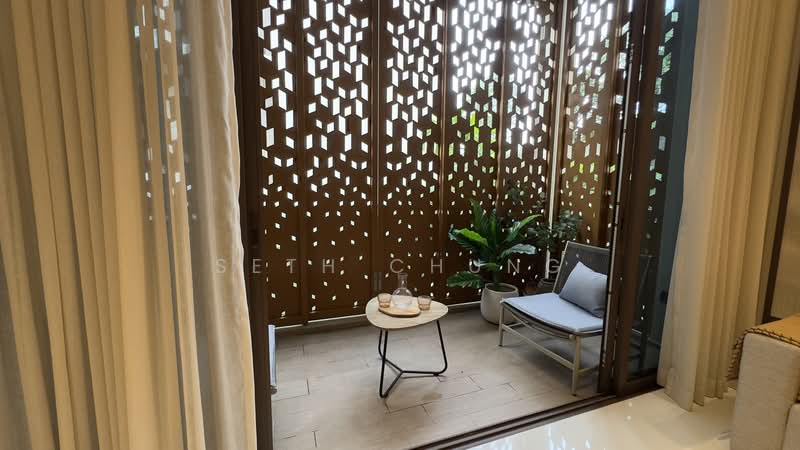 Parksuites, 18 Holland Grove Road, 2 Bedrooms, 786 sqft, Condominium For Sale, by Seth Chung, 500214318 - Balcony - PropertyGuru.com.sg