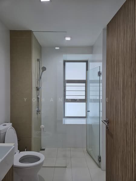 Common Room with balcony 2 stops to Novena, , Room Rental, 120 sqft, Condominium For Rent, by Yohanna Lie, 500214322 - Bathroom - PropertyGuru.com.sg