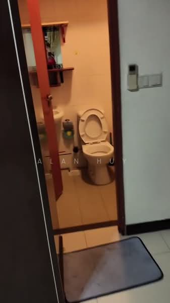 56 Teban Gardens Road, 56 Teban Gardens Road, 3 Bedrooms, 990 sqft, HDB Flat For Rent, by Alan Huy, 500214339 - Bathroom - PropertyGuru.com.sg