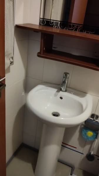 56 Teban Gardens Road, 56 Teban Gardens Road, 3 Bedrooms, 990 sqft, HDB Flat For Rent, by Alan Huy, 500214339 - Bathroom - PropertyGuru.com.sg
