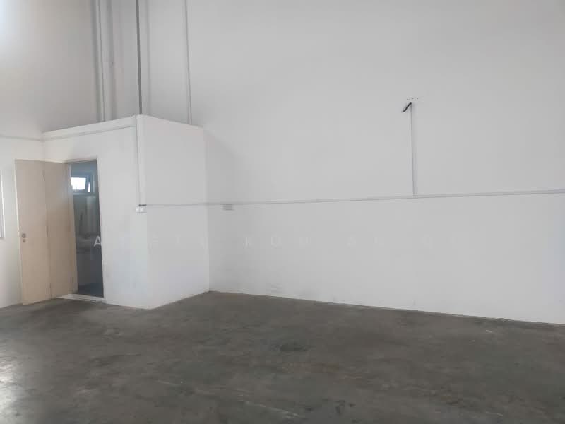 Pioneer Point, 5 Soon Lee Street, 1,044 sqft, Factory / Workshop (B2) For Sale, by Angel Koh An Qi, 500214349 - Interior - CommercialGuru.com.sg