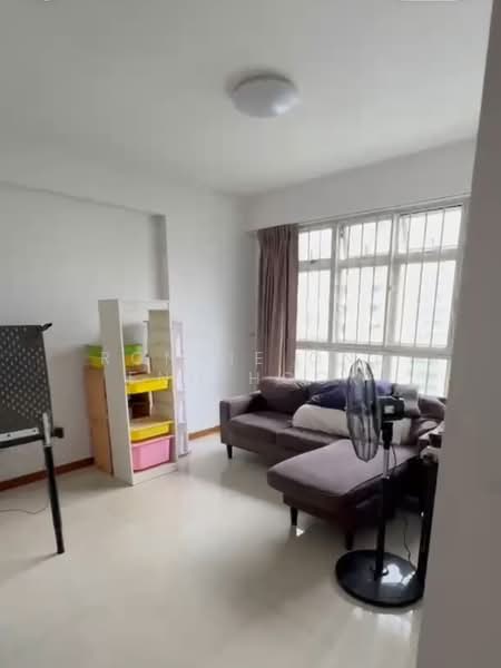 323A Sumang Walk, 323A Sumang Walk, 3 Bedrooms, 1,001 sqft, HDB Flat For Sale, by Ronnie Ong Eng Hock, 500214351 - Living Room - PropertyGuru.com.sg