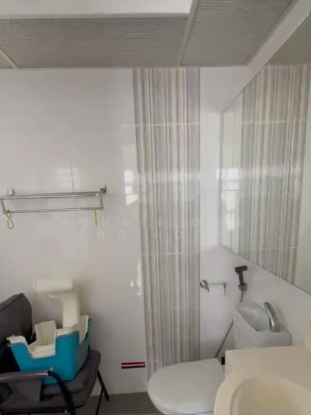 323A Sumang Walk, 323A Sumang Walk, 3 Bedrooms, 1,001 sqft, HDB Flat For Sale, by Ronnie Ong Eng Hock, 500214351 - Bathroom - PropertyGuru.com.sg