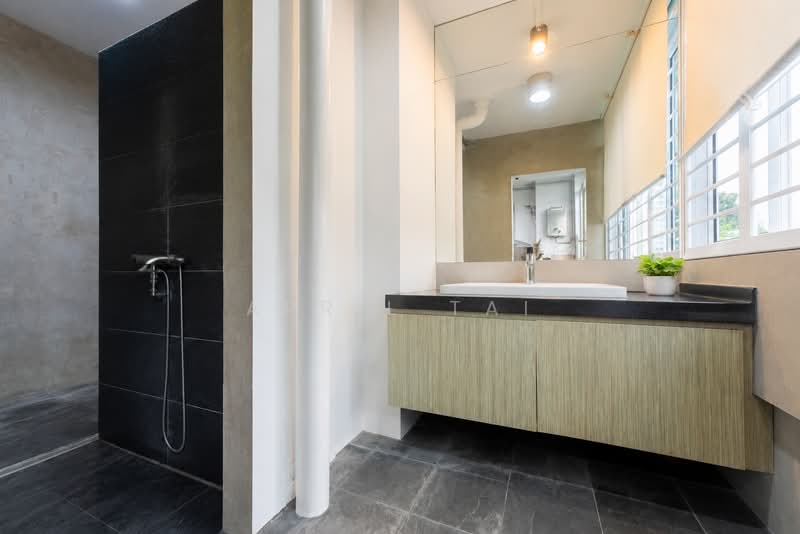 Large 3 room, beside Tiong Bahru Plaza, Havelock MRT, , 2 Bedrooms, 947 sqft, HDB Flat For Sale, by April Tai, 500214354 - Bathroom - PropertyGuru.com.sg
