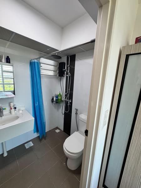 42A Margaret Drive, 42A Margaret Drive, 2 Bedrooms, 678 sqft, HDB Flat For Sale, by Julia Lee, 500214356 - Bathroom - PropertyGuru.com.sg