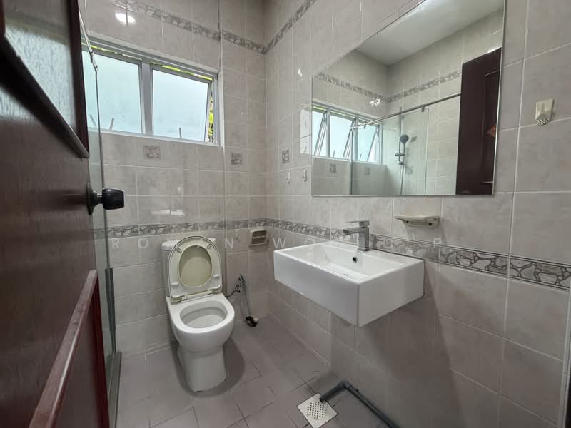 ✨Spacious Ensuite Room ✨| Close to SIM | Immediate Rental, , Studio, 150 sqft, Semi-Detached House For Rent, by Roman Woo C P, 500214358 - Bathroom - PropertyGuru.com.sg