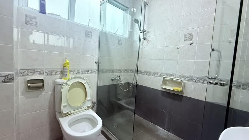 ✨Spacious Ensuite Room ✨| Close to SIM | Immediate Rental, , Studio, 150 sqft, Semi-Detached House For Rent, by Roman Woo C P, 500214358 - Bathroom - PropertyGuru.com.sg