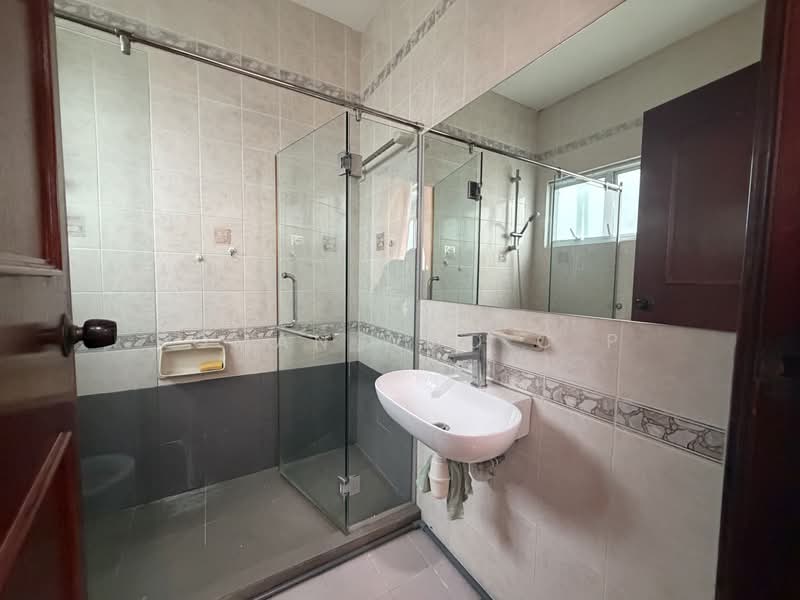 ✨Spacious Ensuite Room ✨| Close to SIM | Immediate Rental, , Studio, 150 sqft, Semi-Detached House For Rent, by Roman Woo C P, 500214358 - Bathroom - PropertyGuru.com.sg