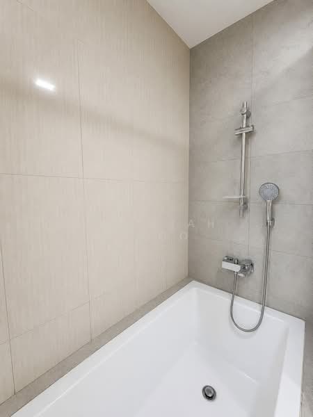 The Canopy, 79 Yishun Avenue 11, 2 Bedrooms, 872 sqft, Executive Condominium For Sale, by Deborah Choo, 500214368 - Master Bathroom - PropertyGuru.com.sg