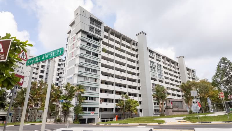 255 Ang Mo Kio Avenue 4, 255 Ang Mo Kio Avenue 4, 4 Bedrooms, 1,055 sqft, HDB Flat For Sale, by Arthur Lim, 500214370 - Street - PropertyGuru.com.sg
