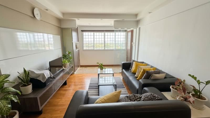 341 Jurong East Avenue 1, 341 Jurong East Avenue 1, 3 Bedrooms, 1,119 sqft, HDB Flat For Sale, by Lee Wen Wei Samantha, 500214376 - Living Room - PropertyGuru.com.sg